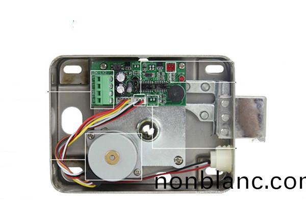 智能(neng)快遞櫃(gui)物(wu)流(liu)櫃(gui)電(dian)機鎖(suo)解(jie)決(jue)方(fang)案(an)