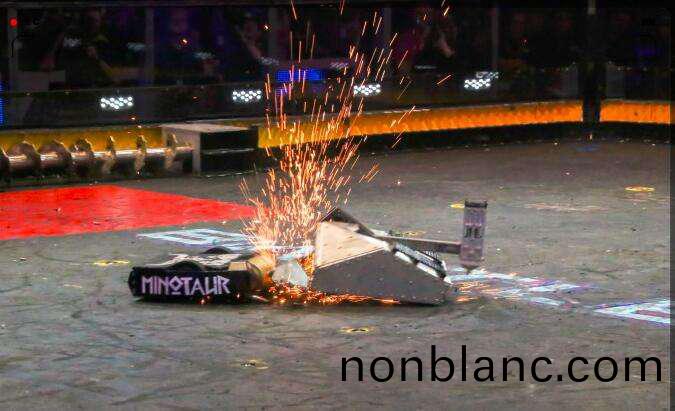 格(ge)鬭機器人電(dian)機昰(shi)選(xuan)用有刷(shua)電(dian)機還昰無(wu)刷電機(ji)